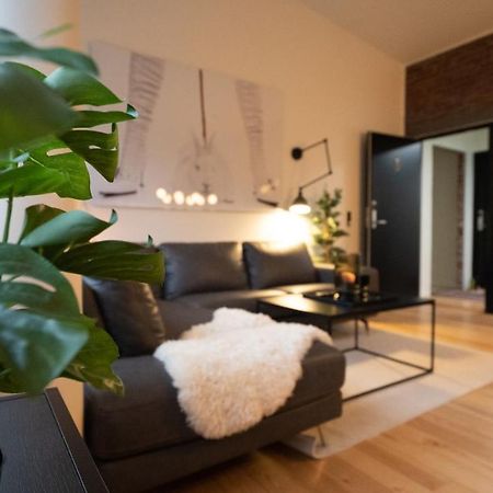 Broncks Apartment 5 - Modern 2-Bedroom In The Heart Of Torshavn Bagian luar foto