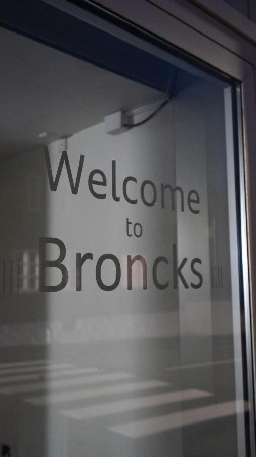 Broncks Apartment 5 - Modern 2-Bedroom In The Heart Of Torshavn Bagian luar foto