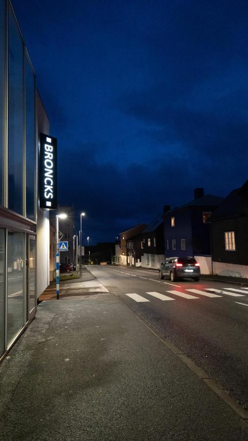 Broncks Apartment 5 - Modern 2-Bedroom In The Heart Of Torshavn Bagian luar foto